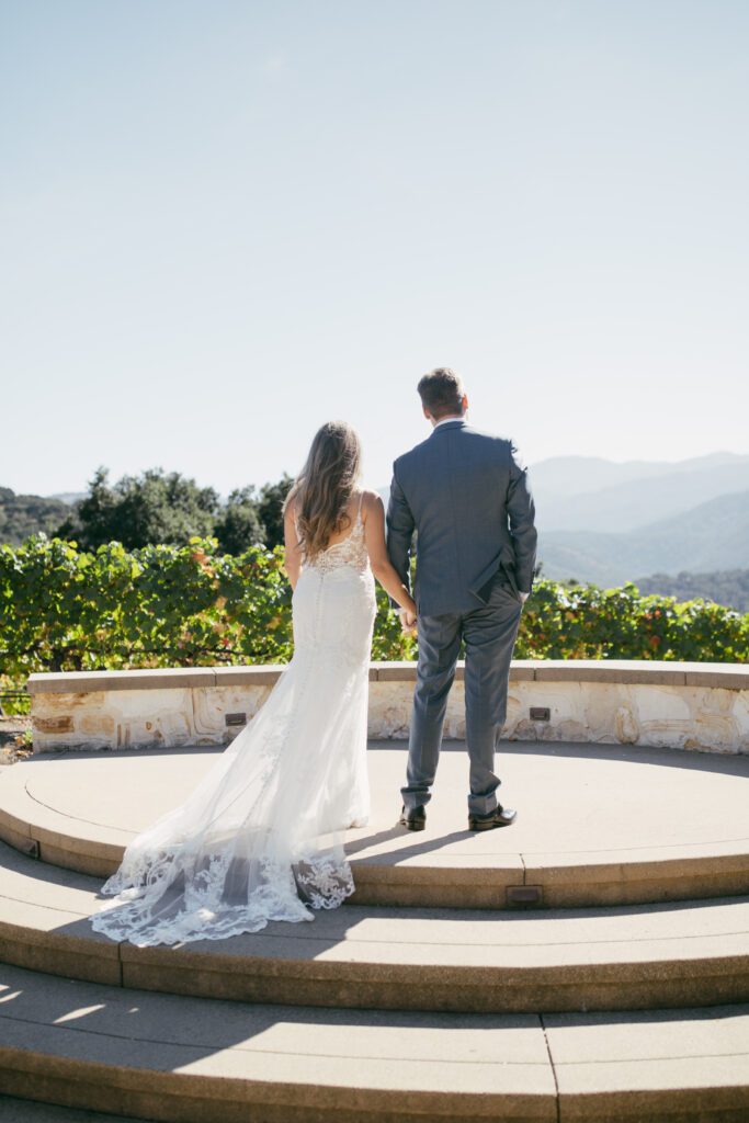 Floral arrangement featuring roses, daisies, and greenery lining the aisle for the outdoor wedding ceremony at Holman Ranch.